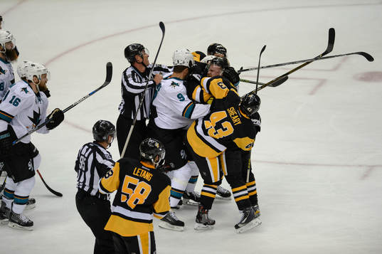 Pittsburgh Penguins right winger Patric Hörnqvist (72)