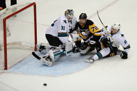 Pittsburgh Penguins right winger Patric Hörnqvist (72)