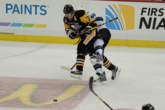 Pittsburgh Penguins center Evgeni Malkin(71) gets bumped