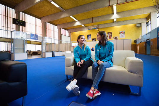 Tiphaine Chevre från Paris och Julia Van Leuven från