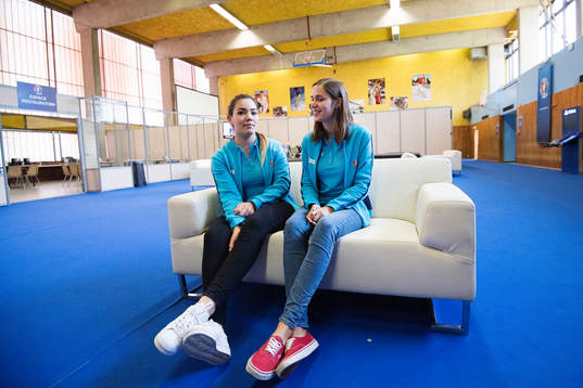 Tiphaine Chevre från Paris och Julia Van Leuven från