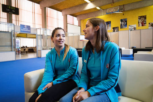 Tiphaine Chevre från Paris och Julia Van Leuven från
