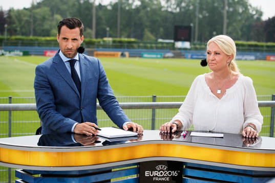 s expert Matias Concha och programledare Jane Björck i
