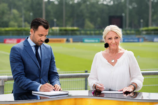s expert Matias Concha och programledare Jane Björck i