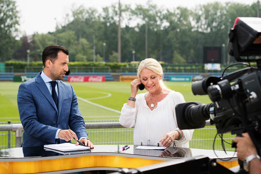 s expert Matias Concha och programledare Jane Björck i