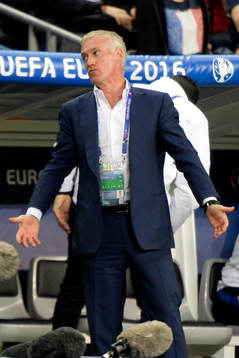 Frankrikes förbundskapten Didier Deschamps är irriterad