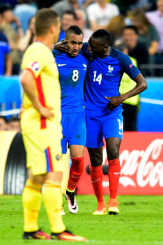 Frankrikes Dimitri Payet och Blaise Matuidi jublar