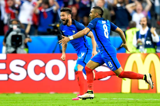 Frankrikes Dimitri Payet jublar