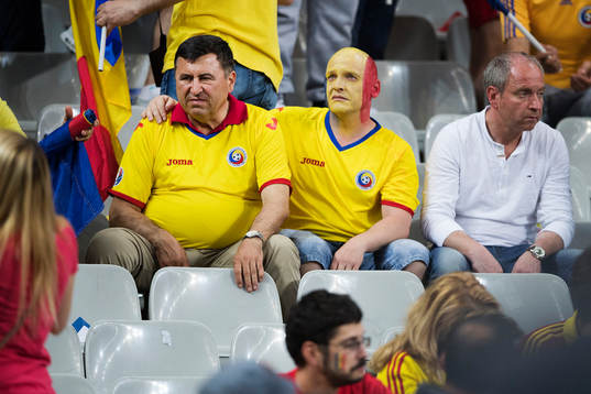 Rumäniens supportrar deppar på läktaren