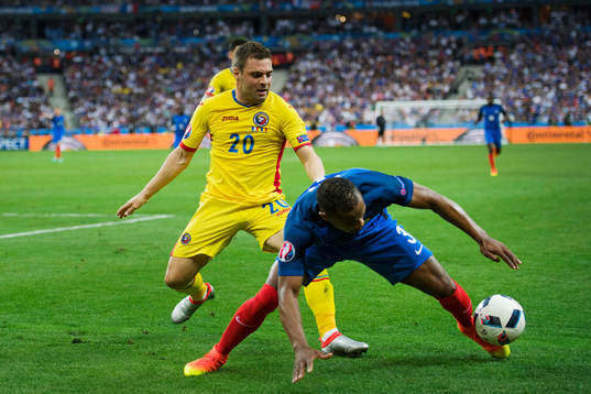 Rumäniens Adrian Popa och Frankrikes Patrice Evra
