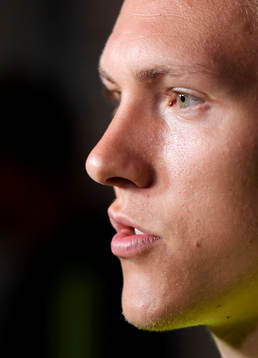 Sveriges Ludwig Augustinsson i mixade zonen innan Sveriges