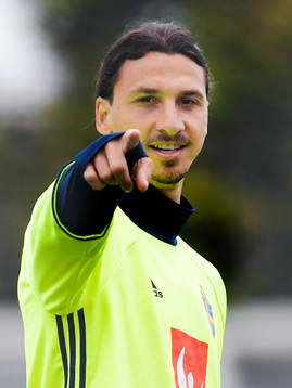 Sveriges Zlatan Ibrahimovic pekar