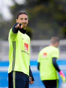 Sveriges Zlatan Ibrahimovic pekar