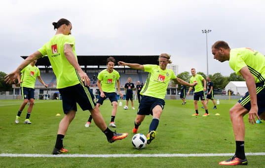 Sveriges Zlatan Ibrahimovic, Albin Ekdal, Oscar Hiljemark
