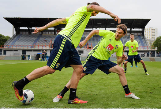 Sveriges Zlatan Ibrahimovic och Albin Ekdal