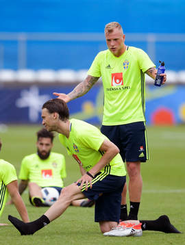 Sveriges John Guidetti och Albin Ekdal diskuterar