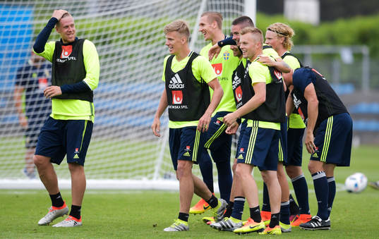 Sveriges Pontus Jansson, Pontus Wernbloom. målvakt Robin