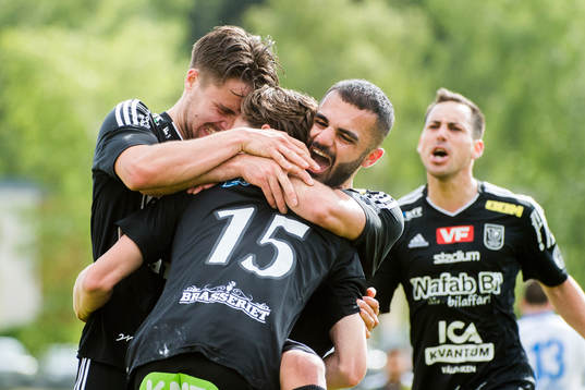 Carlstads spelare jublar