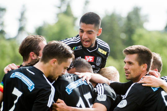 Carlstads spelare jublar