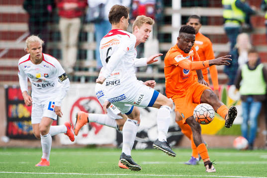 Athletics Mohamed Buya Tugay med ett skott