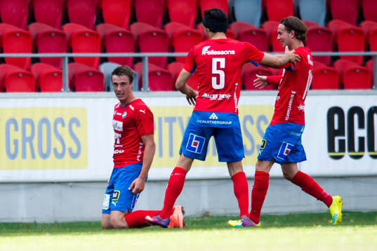Östers Björn Berglund jublar
