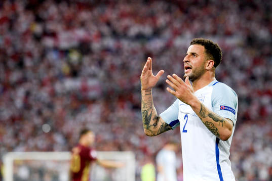 Englands Kyle Walker deppar