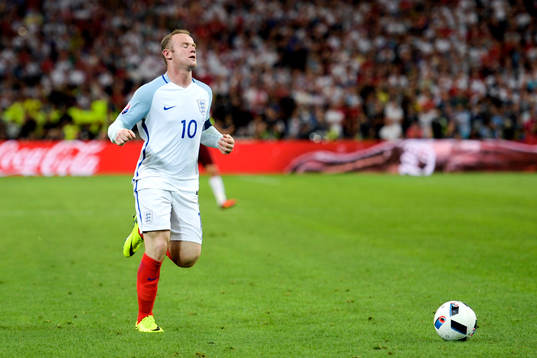 Englands Wayne Rooney deppar