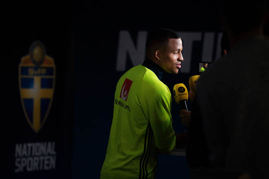 Martin Olsson i mixed zone