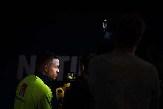 Martin Olsson i mixed zone