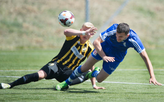 IFK Hässleholms Linus Svensson i matchen i division 2