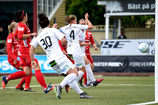 Rosengårds Emma Berglund gör 1-0
