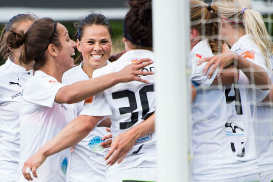 Rosengårds spelare med Sara Björk Gunnarsdottir (m) jublar