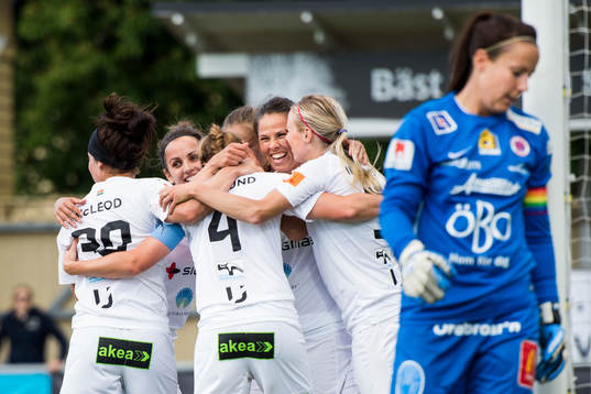 Rosengårds spelare med Sara Björk Gunnarsdottir (m) jublar