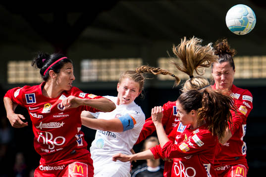 Rosengårds Emma Berglund mot Örebros Marie-Eve Nault och
