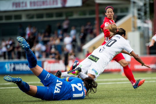 Rosengårds Marta Viera Da Silva rivs ner i straffområdet
