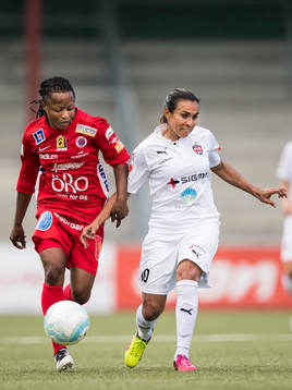 Örebros Ogonna Chukwudi och Rosengårds Marta Viera Da