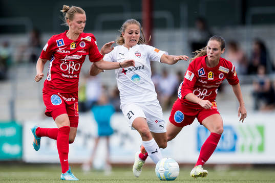 Rosengårds Lieke Martens mot Örebros Lejla Basic och