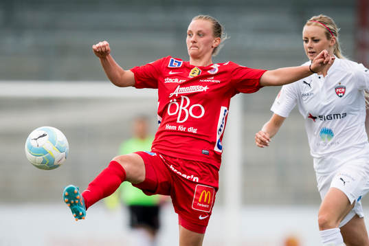Örebros Lejla Basic och Rosengårds Amanda Ilestedt