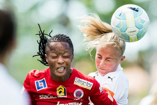 Örebros Ogonna Chukwudi och Rosengårds Ebba Wieder