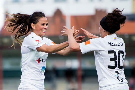 Rosengårds Sara Björk Gunnarsdottir jublar med att Ella