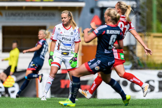 Piteås målvakt Hilda Carlén deppar