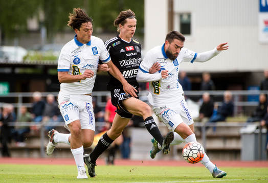 Akropolis Philip Andersson försöker ta sig förbi