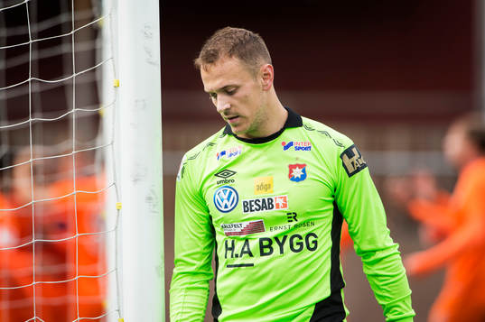 Örgrytes målvakt Robertino Kljajic deppar