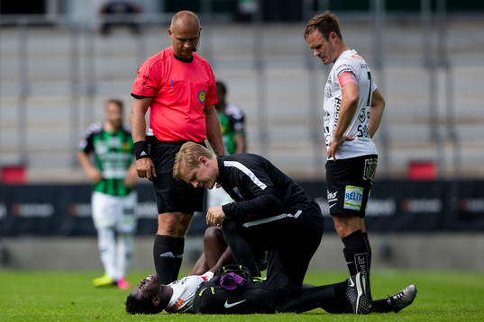 Sirius Kingsley Kofi Sarfo liggande