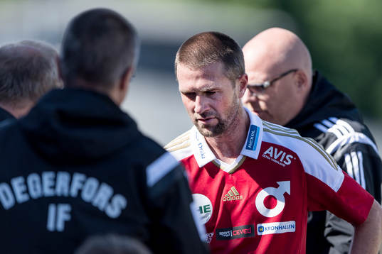 Degerfors Tobias Solberg tvingas utgå på grund av skada
