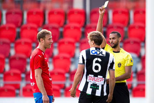 Domare Farouk Nehidi varnar Landskronas Philip Andersson