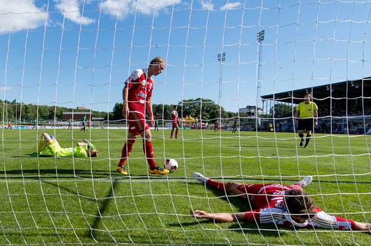 Degerfors målvakt Jesse Öst, Hampus Zackrisson och