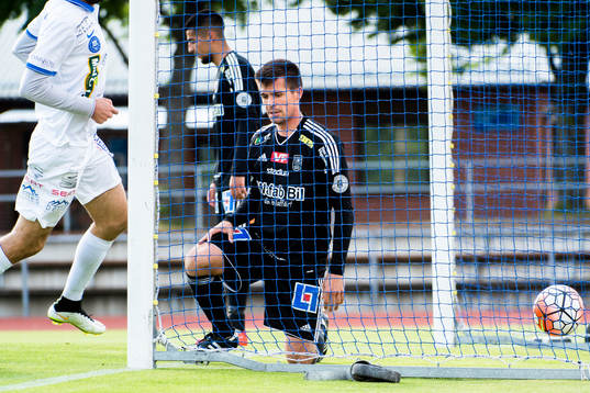 Carlstads Tom Larsson deppar