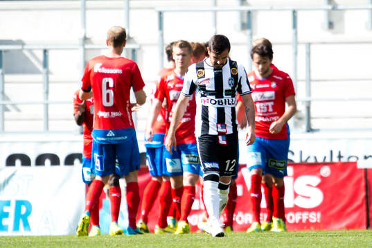 Landskronas Igor Arsenijevic deppar och Östers spelare
