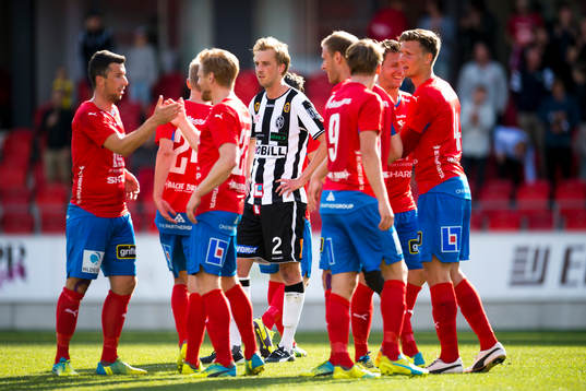 Östers spelare jublar
